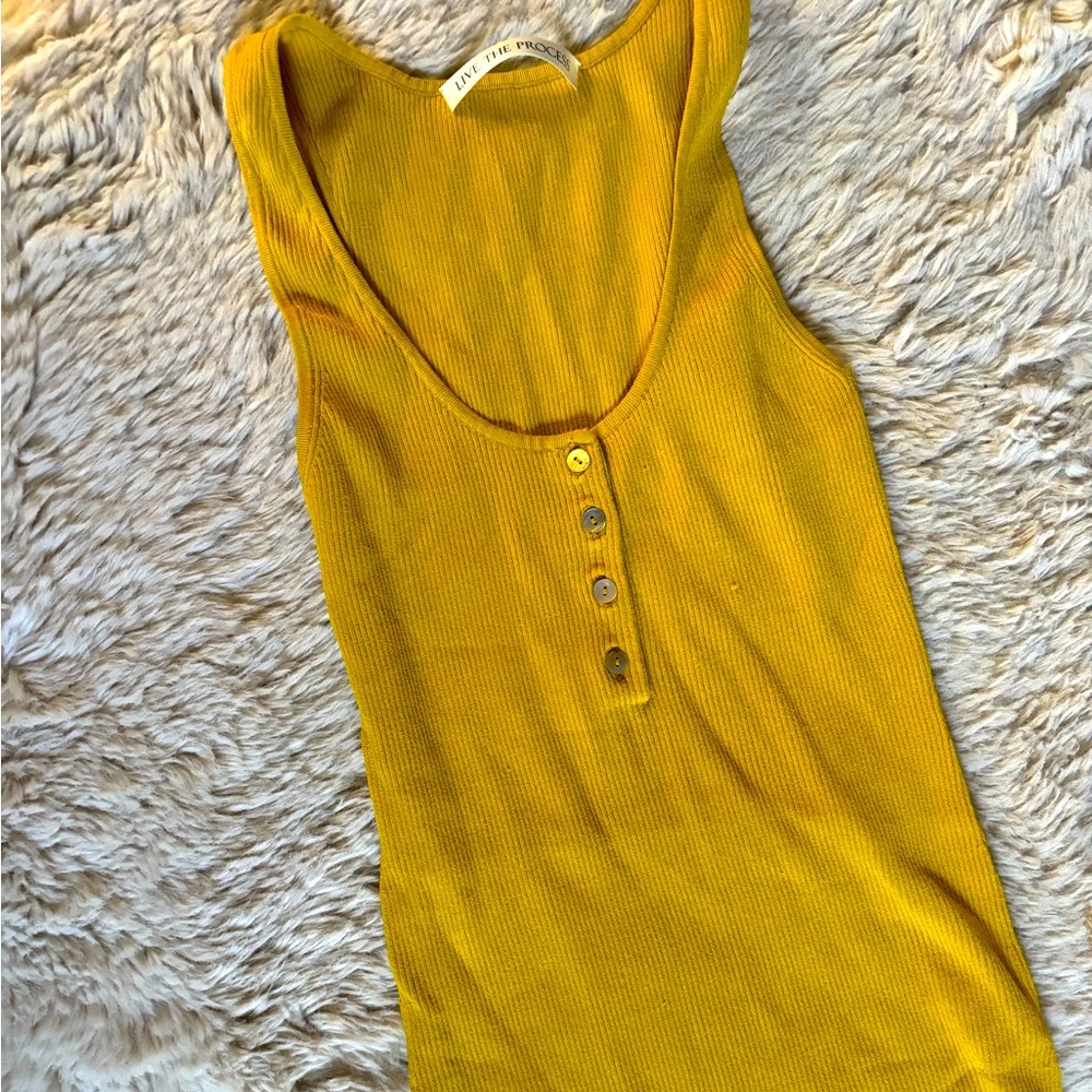 Live The Process: Saris Henley Tank
Excellent condition
